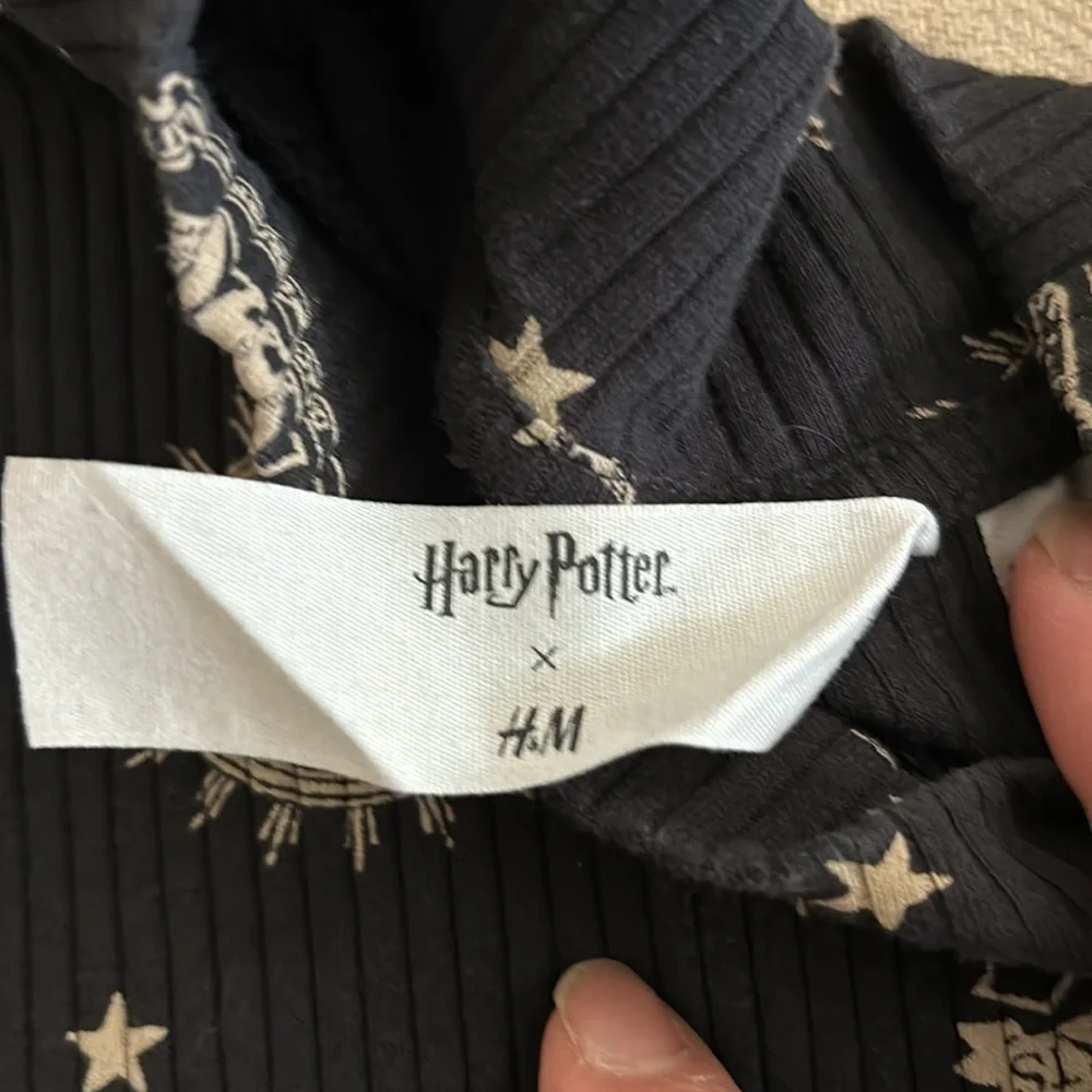 H&M Harry Potter Hogwarts long sleeve